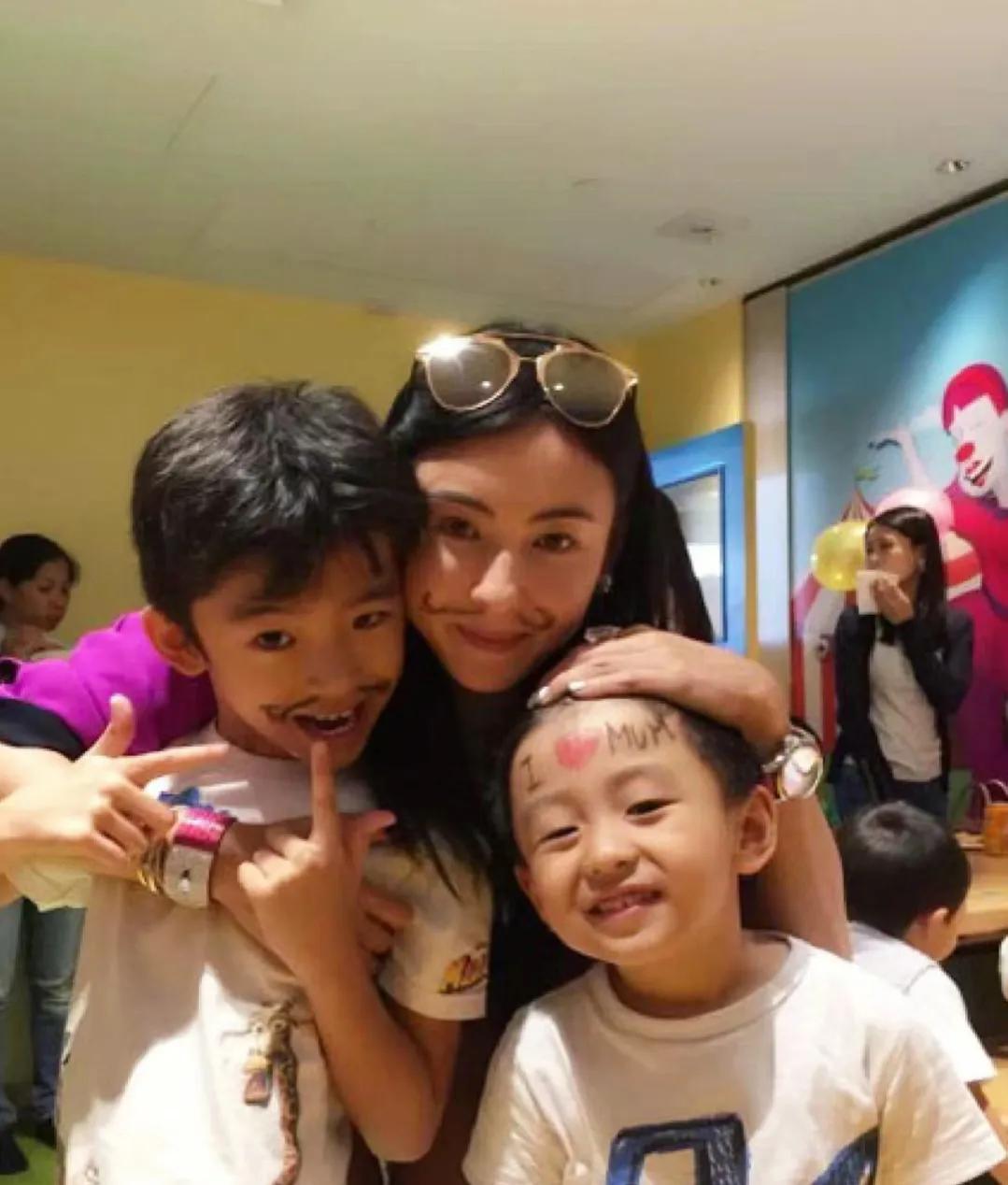 港风张柏芝盛世容颜,曾被媒体称作玉女掌门人的张柏芝