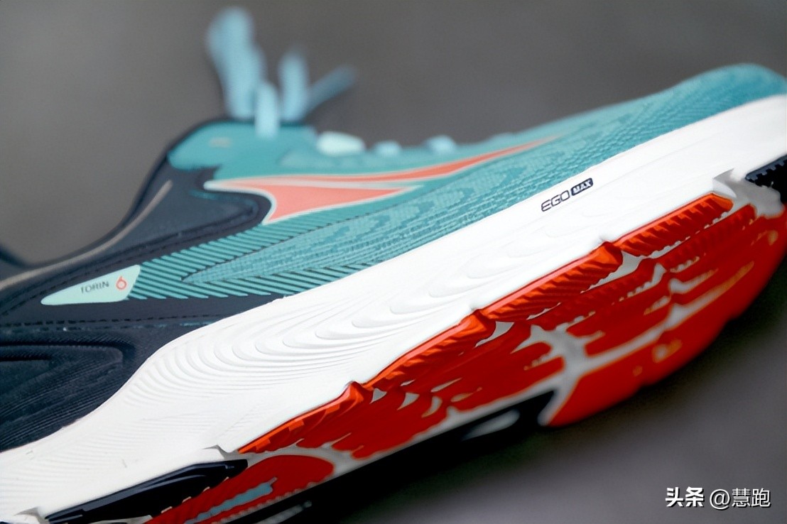 跑鞋科技有用吗,碳板跑鞋和普通跑鞋谁的脚感更好