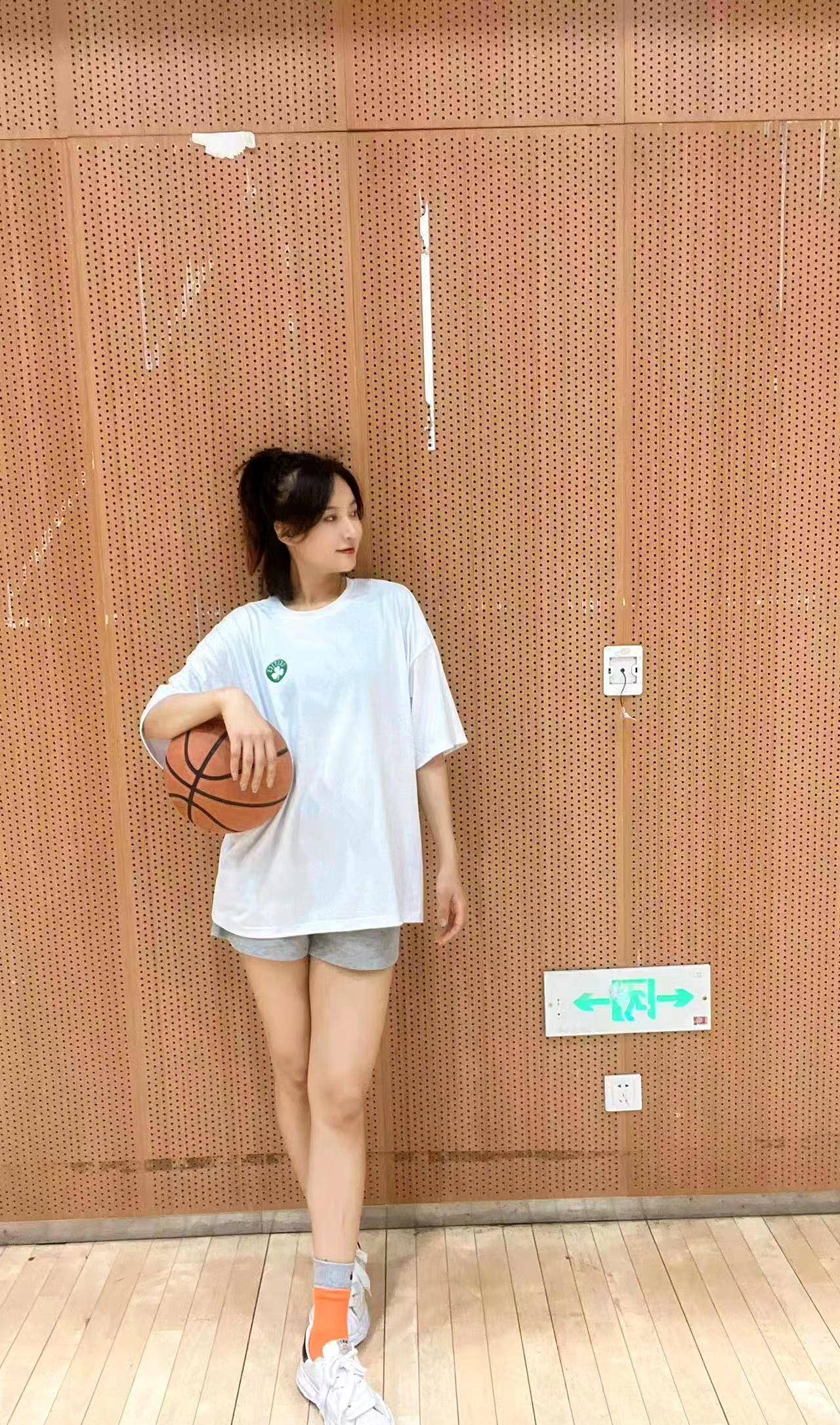 女篮颜值天花板李梦,女篮王思雨成长之路