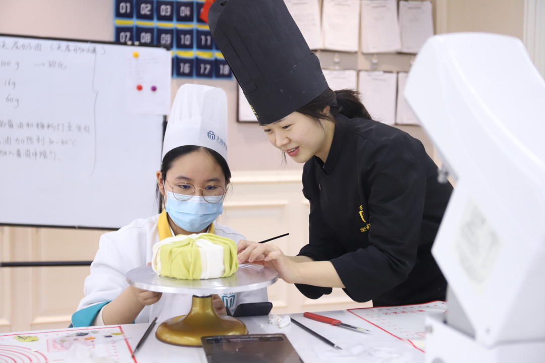 西点烘焙适合什么人,女生学西点烘焙都有哪些优势