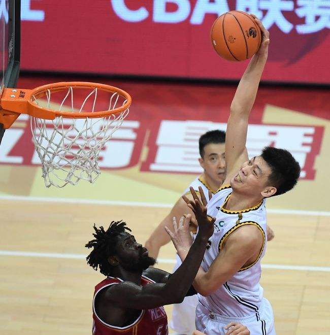 女篮坎贝奇扣篮视频,信口开河女版