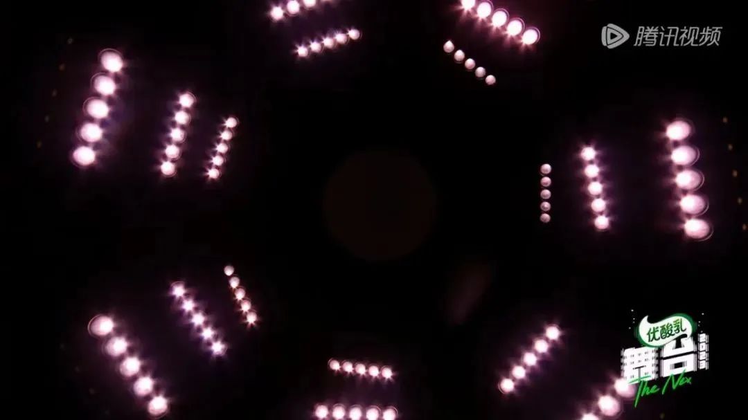 最近超火舞台表演,人气爆棚舞台表演火爆现场