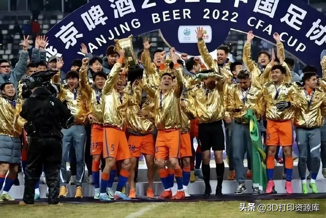 足协杯冠军奖杯被掰坏谁弄坏的,足协杯冠军奖杯被掰断一个角后续