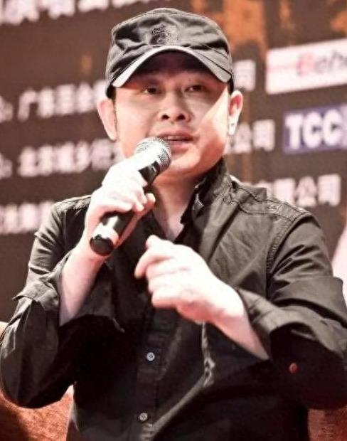 无耻之徒男的抱女的,无耻之极的男人