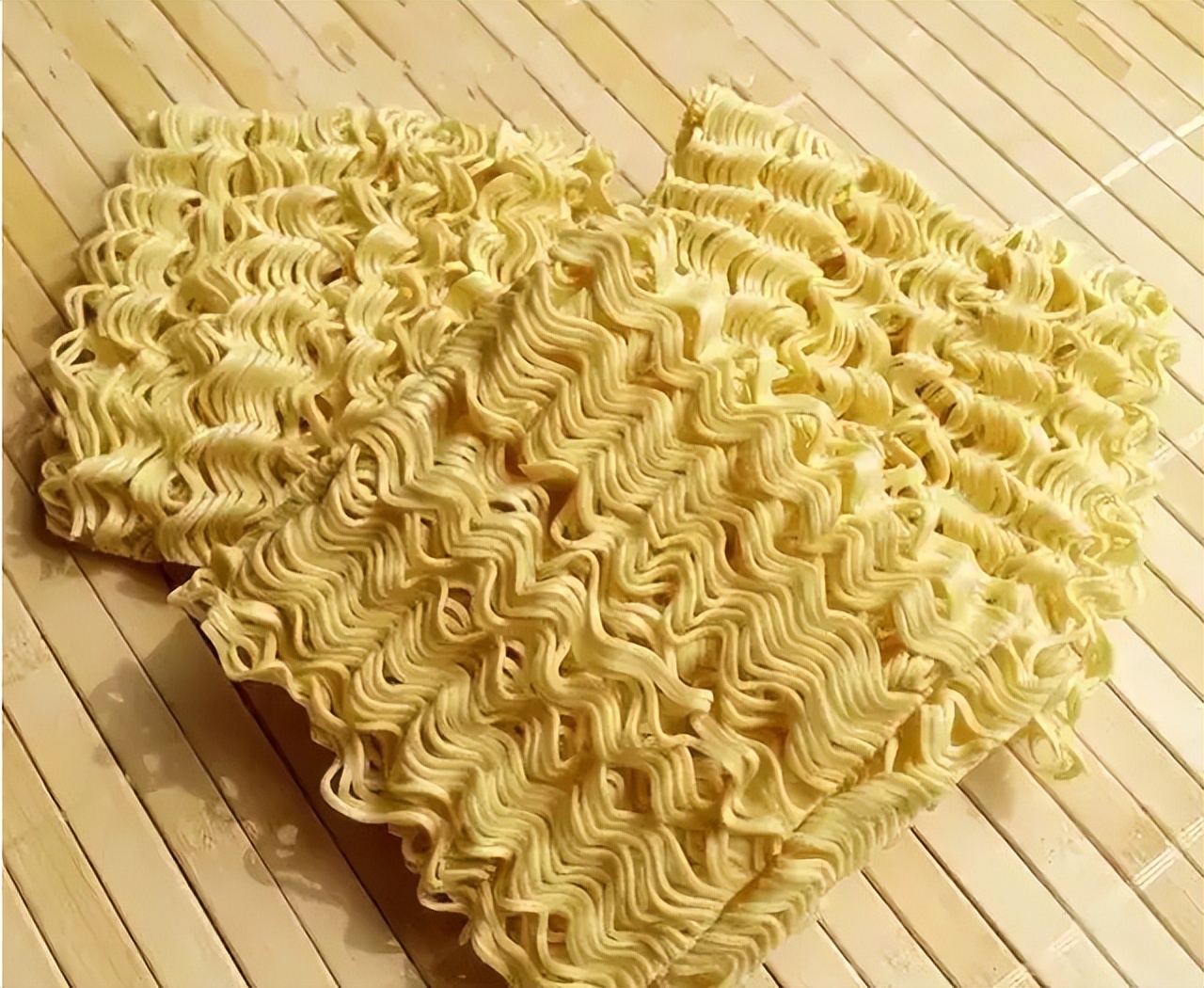 常吃方便面会怎么样快来看看,请问长期吃方便面对身体有好处吗