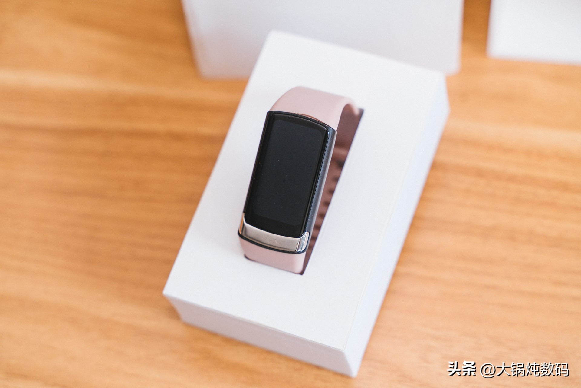 测血糖免扎针智能手环怎么样,监测血压血糖手环测评