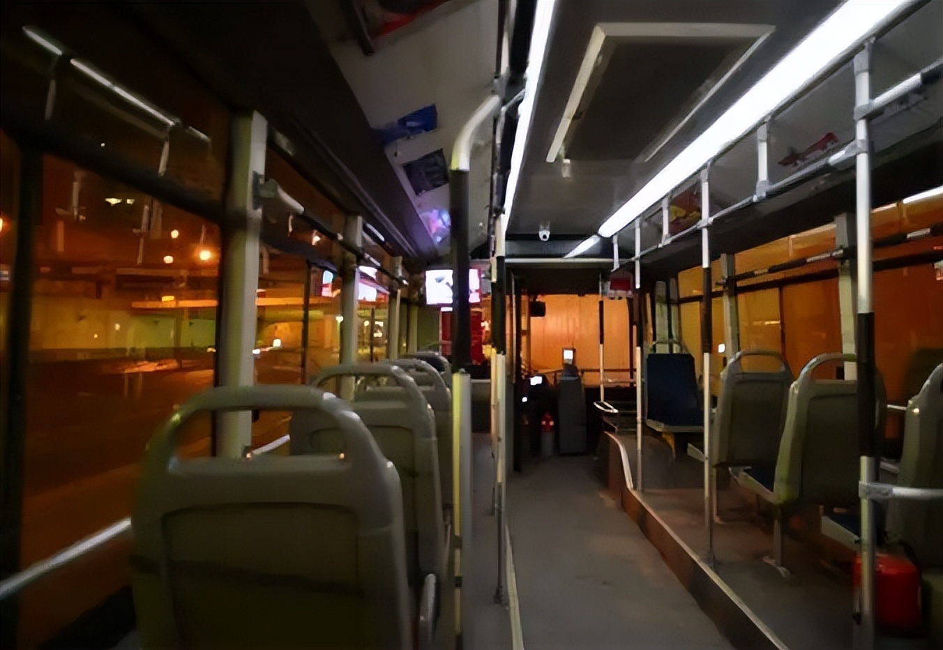 长沙公交车司机猝死后续,长沙公交车内男子死亡