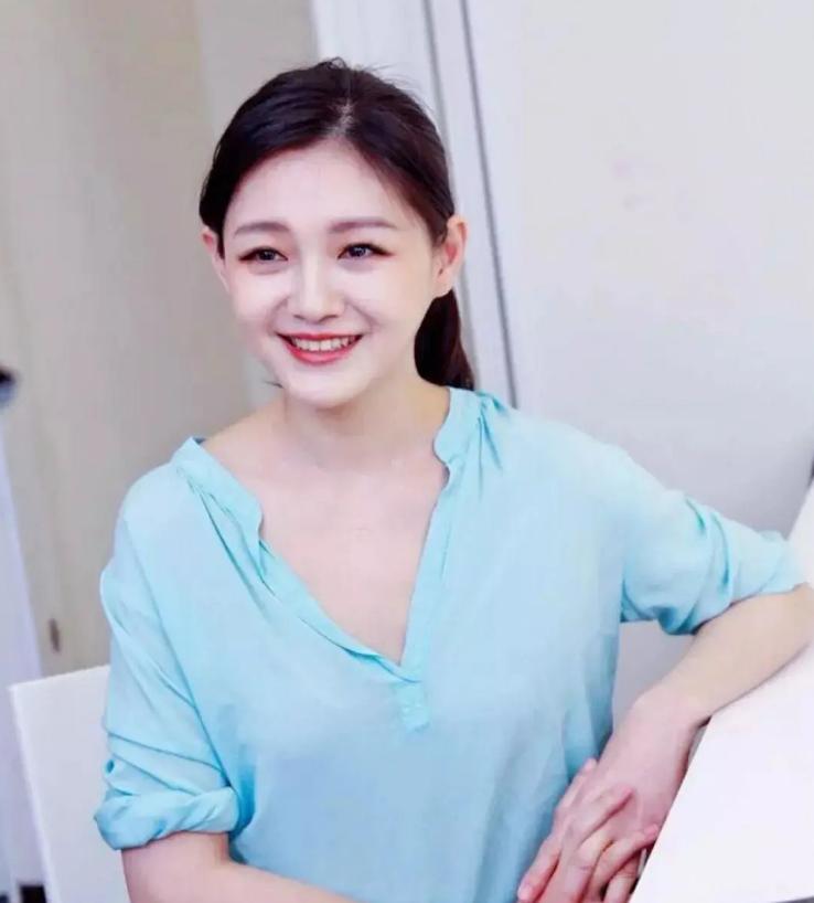 梦碎了？大S雨夜发文透露凄凉，晒“过期”酒品问什么是爱