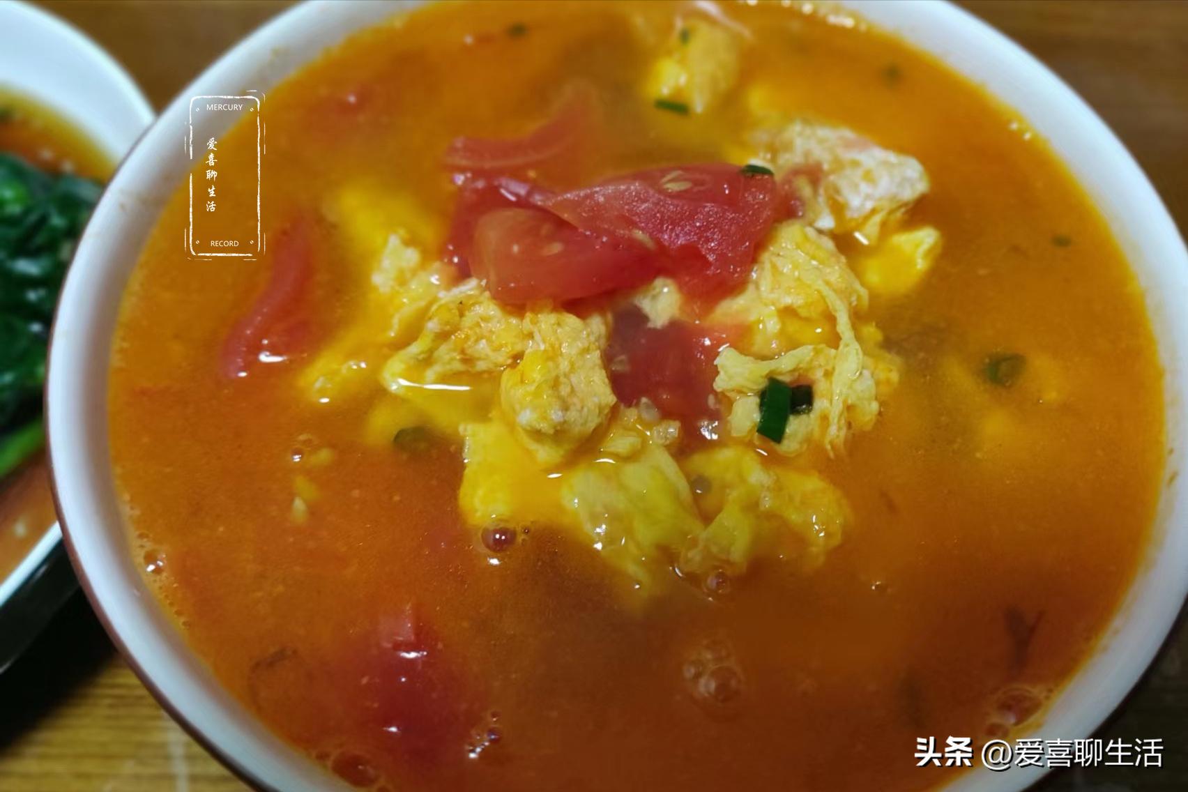 老两口的午餐走红朋友圈，网友：搭配合理，仪式感强，拒绝精致穷