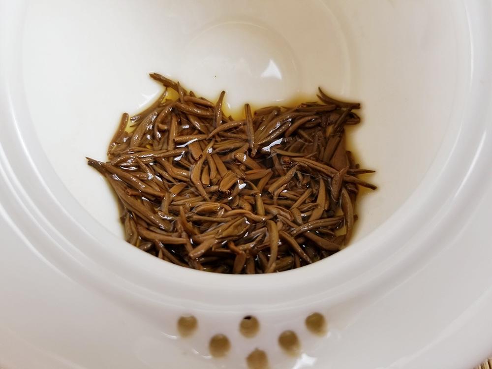 祁门红茶与正山小种红茶哪个贵,祁门红茶与正山小种红茶哪个价高