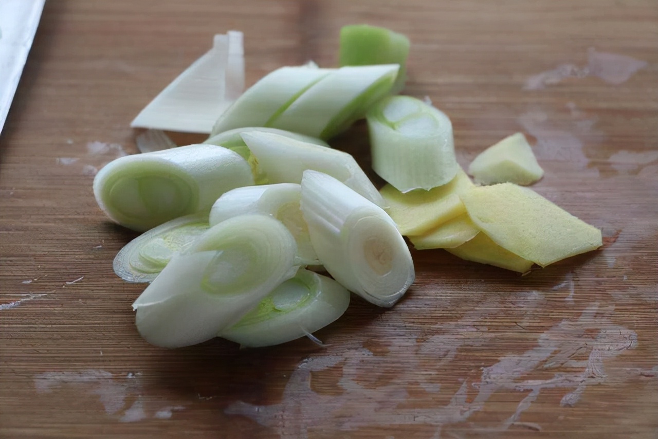 回民炖牛肉为何特别软烂,回民炖白锅牛肉做法