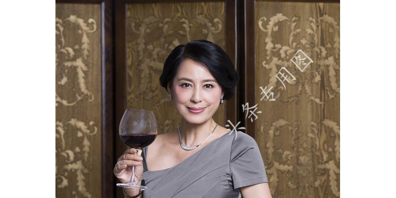 凤凰男母亲退出家族群：“红包你们发100，让我发8000，想得美”