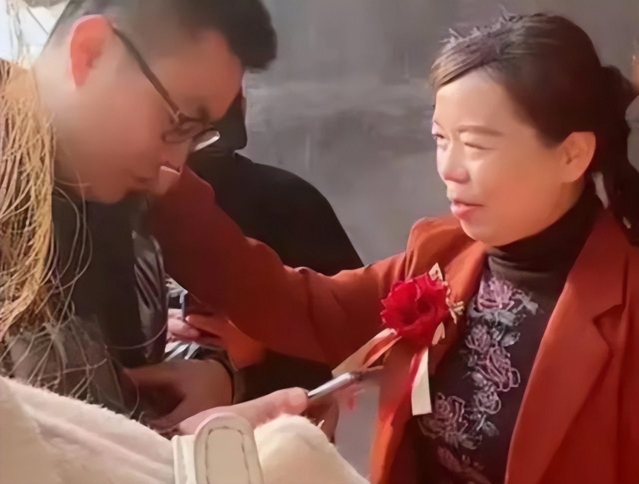 乐松称老杜比较讲义气，杜新枝直播称有难言之隐，被望多开口说话