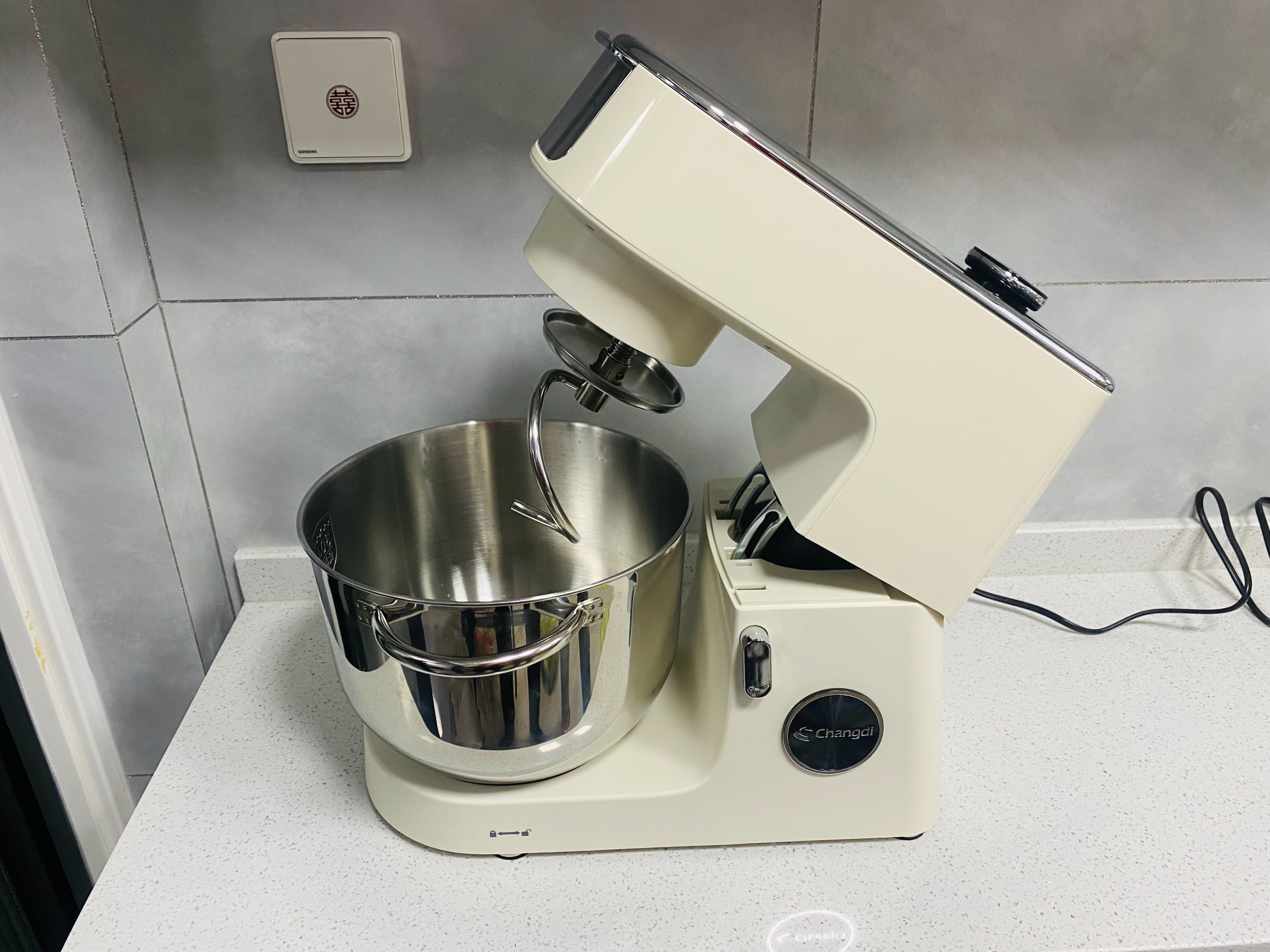 千元级厨师机的性价比之王——长帝企鹅顶顶,揉面、打发不用手