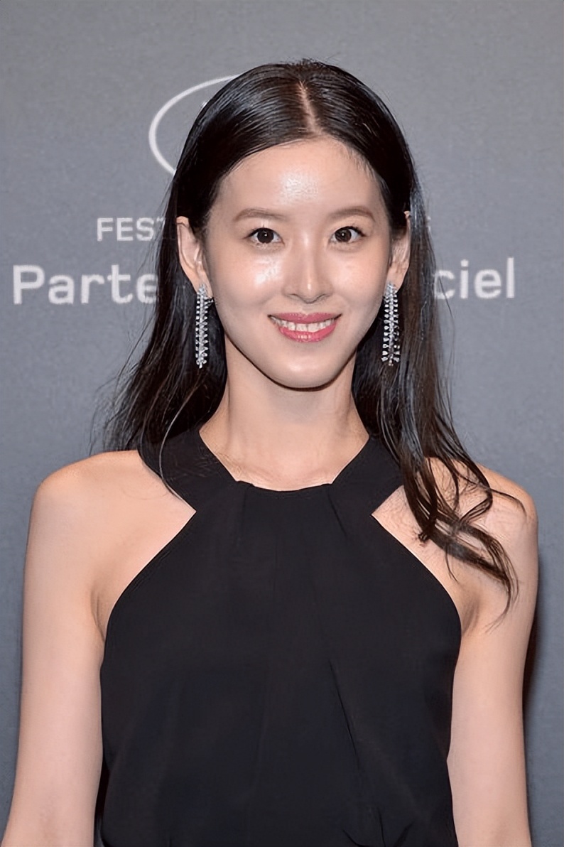 奶茶妹妹章泽天怎么发家,奶茶妹妹章泽天有多少资产