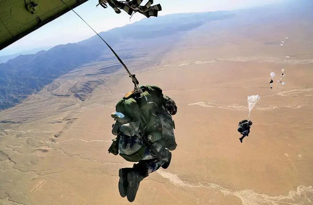 军用伞刀99式,05式伞刀