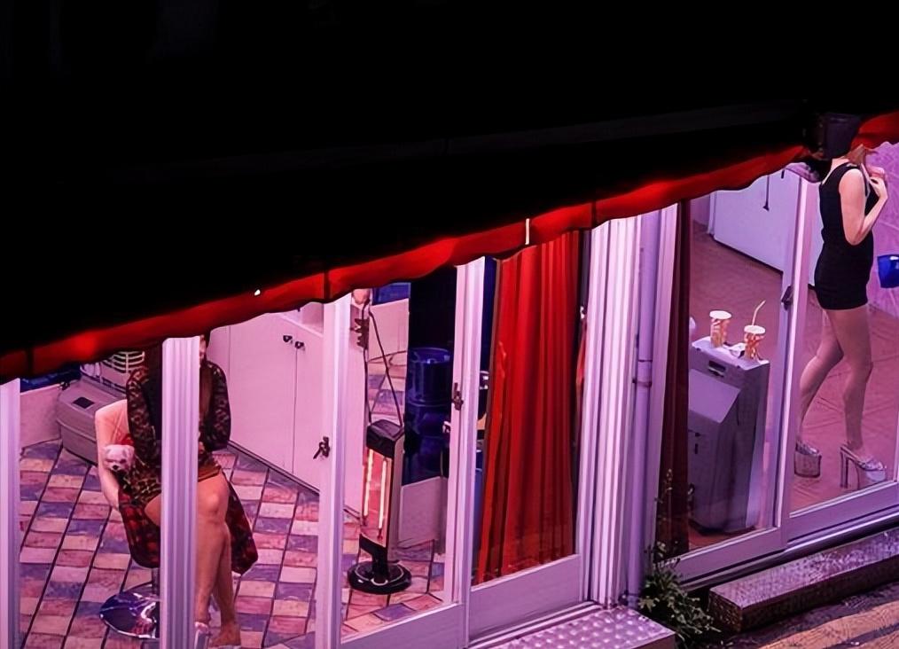 荷兰宣布性合法后遗症,2000年荷兰特殊工作者合法化