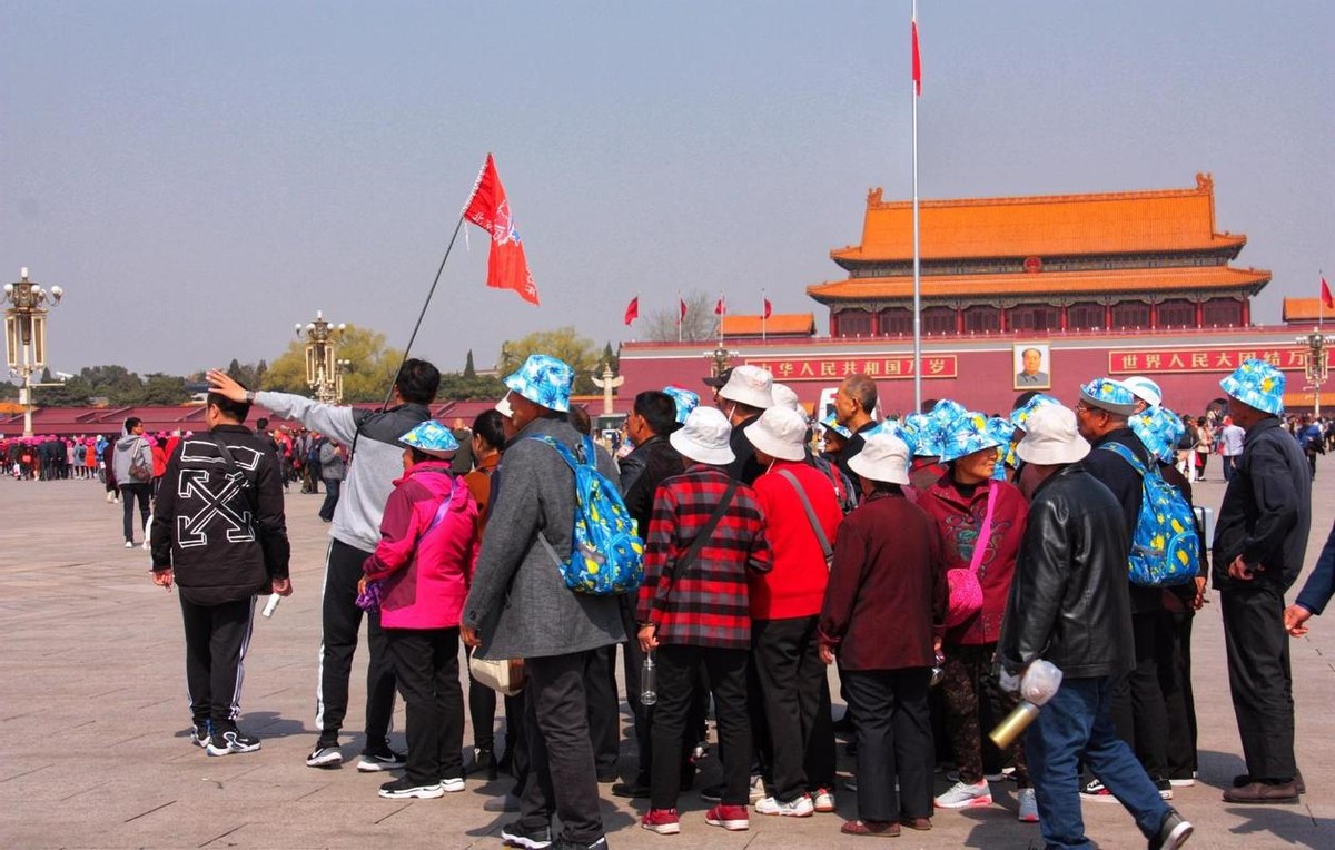 48岁导游中暑后去世,北京导游中暑身亡事件