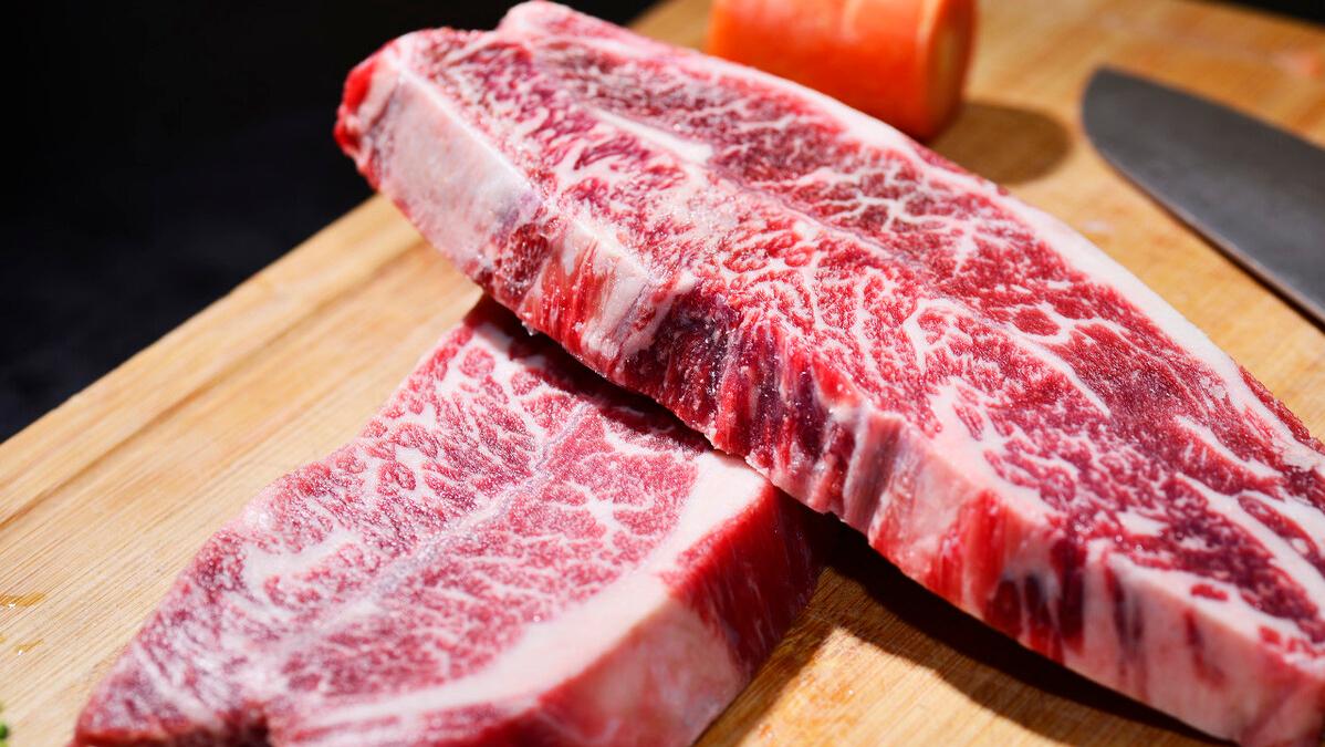 谁是接盘侠？美国大幅提高日本牛肉关税，和牛出口将会如何转移