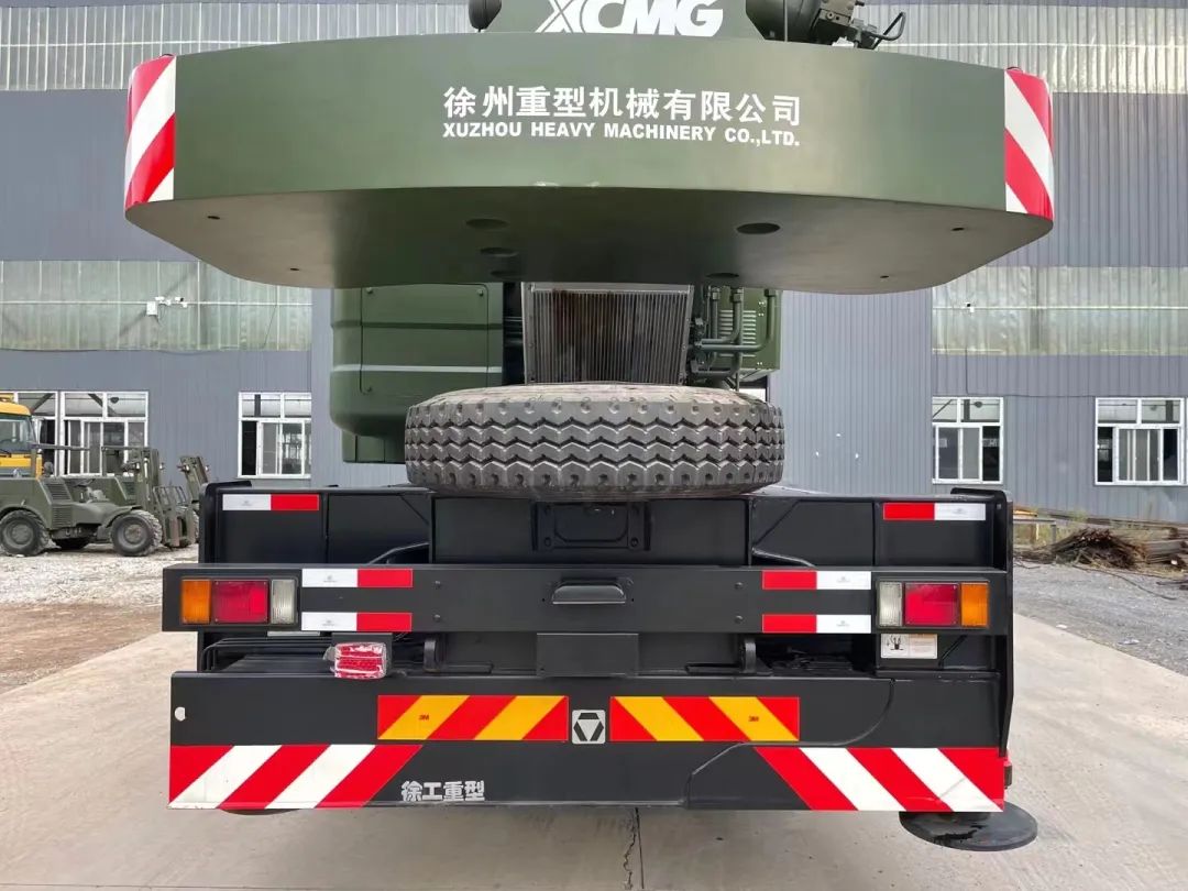 部队退役军车8x8,部队官兵退役前的拉练