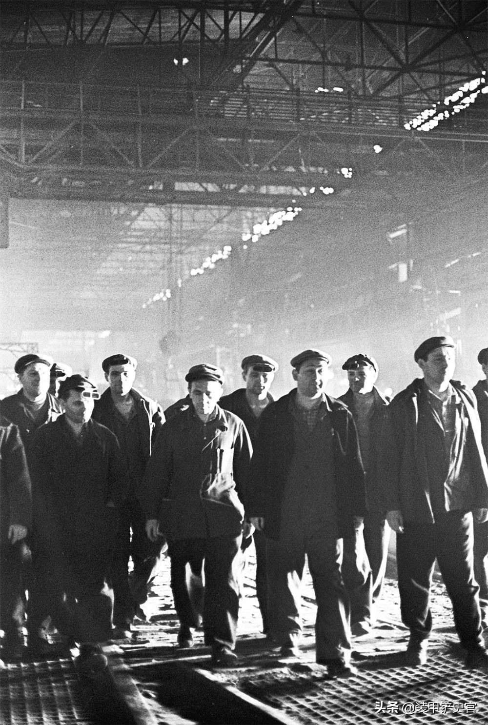 亚速钢铁厂员工,亚速钢铁厂当地工人