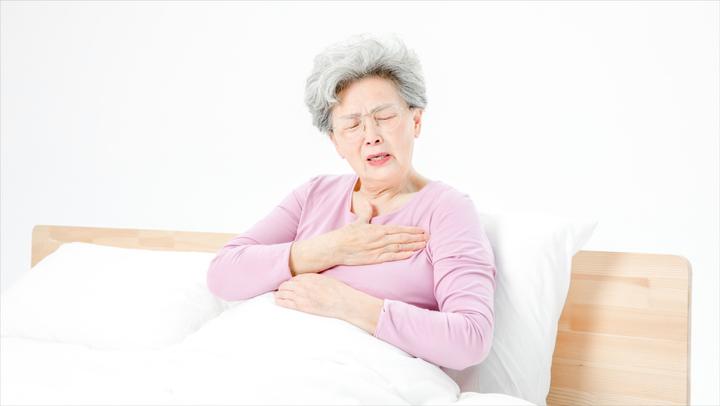 结合“实则阳明，虚则太阴”思想，探讨临床辨治腹满的经验