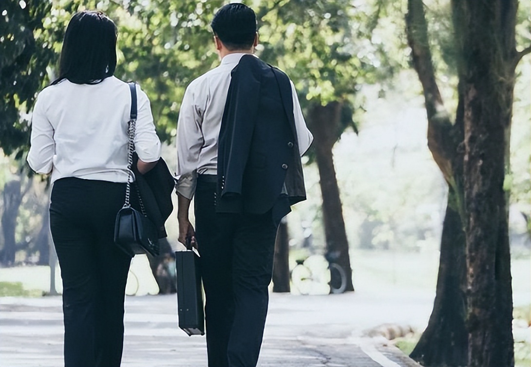 广西一男子被女友切掉生殖器，被救后哭喊：下面太疼，不是男人了