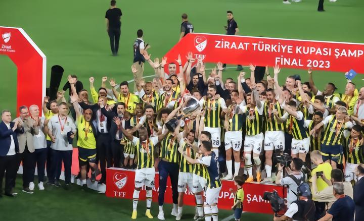 国足0-3不敌伊朗无缘亚洲杯,国足0-2韩国无缘四强