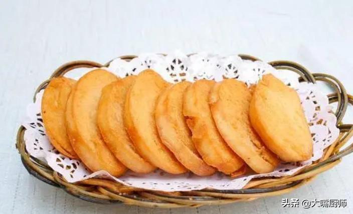 鸡蛋馒头片怎么裹得蛋液多,馒头切成小块裹上蛋液的做法