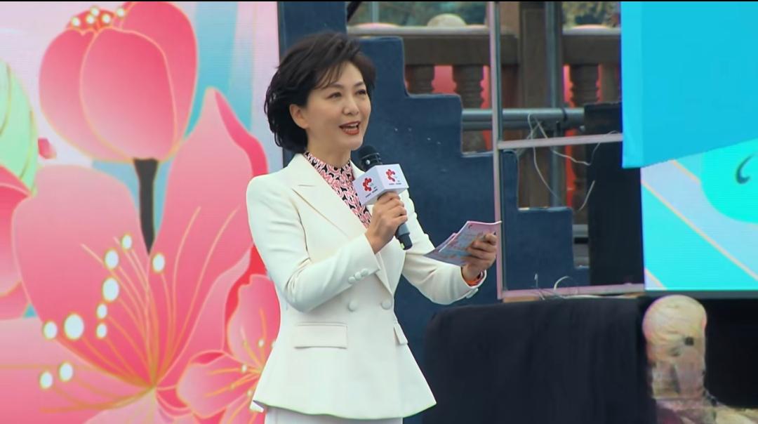 海霞中央广播电视总台央视主持人,央视新闻联播主播海霞个人简历