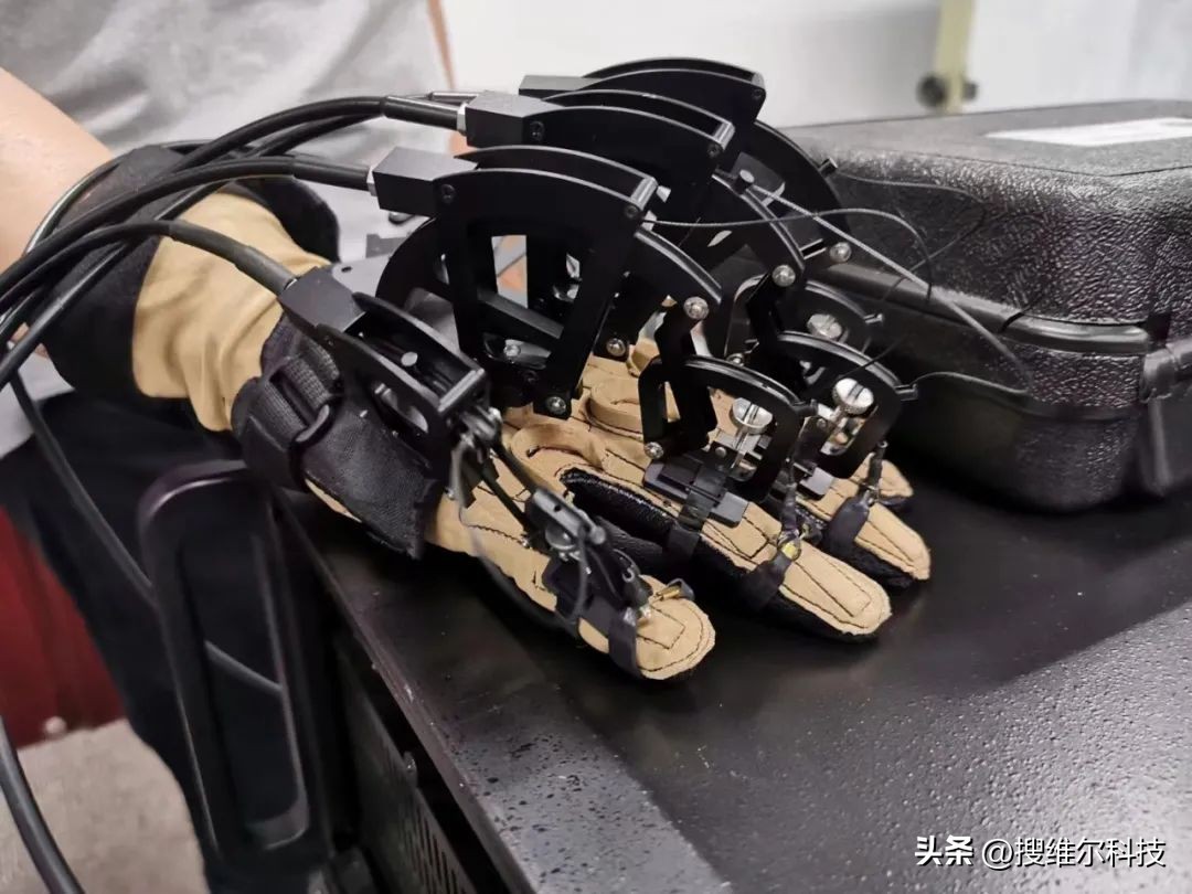 【搜维尔科技】CyberGloveCyberGrasp力反馈手套测评！