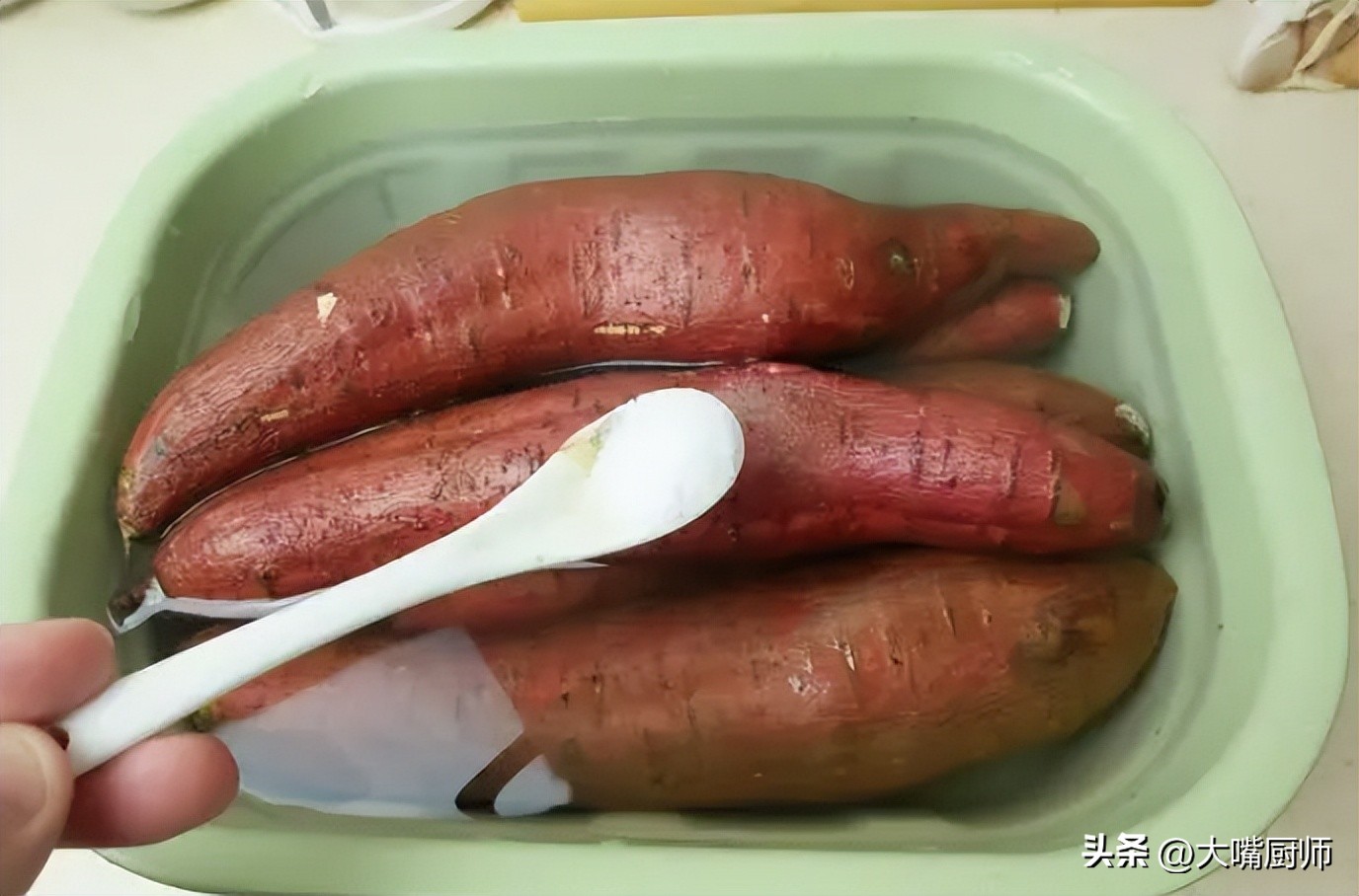 怎样用电饭锅煮红薯好吃又简单,红薯在电饭锅里怎么煮