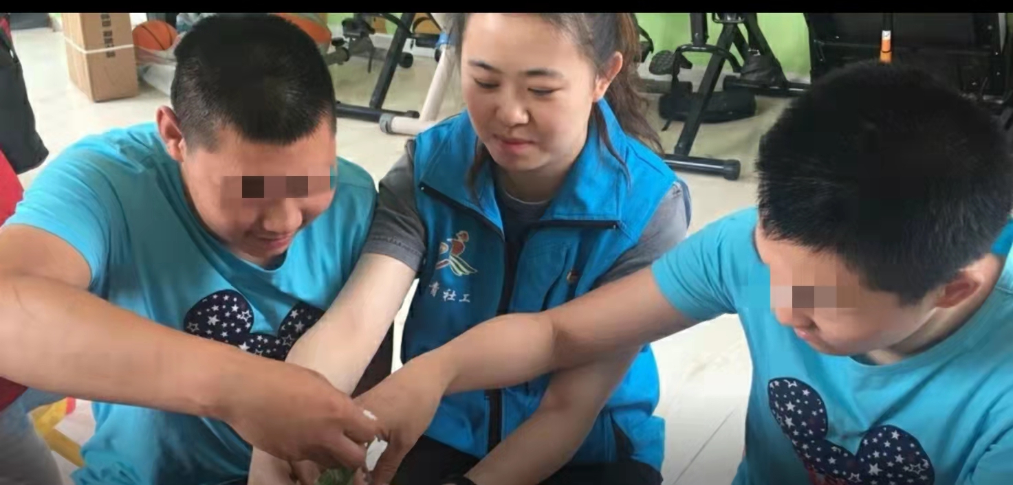 30岁东*姑北**娘的社工之旅：“社会工作者首先得是社会人”