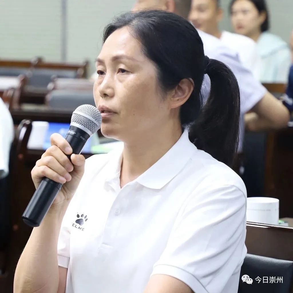 “蓉易见·崇企茶馆”聚焦打造体育强市并开展大运会筹备工作宣讲