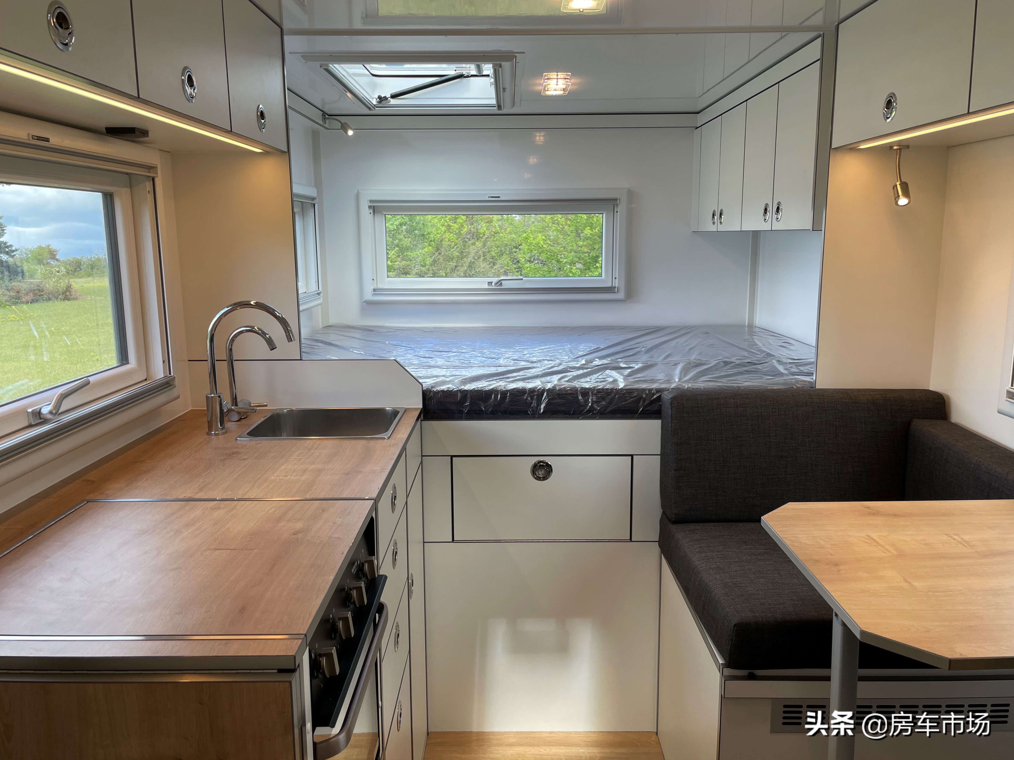 飞翔进口依维柯小额头房车最新款,赛德依维柯房车c型小额头价格