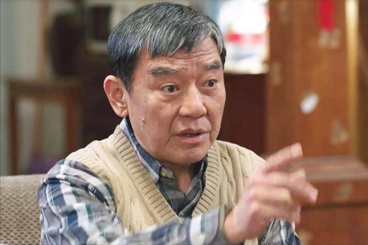 国内赚钱国外花、玩弄感情只生娃...这4位老狐狸的尾巴藏不住了？