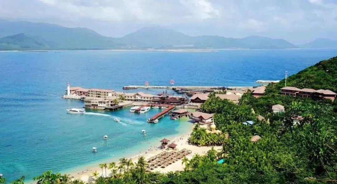 海南晴天的沙滩,海南阳光下的海