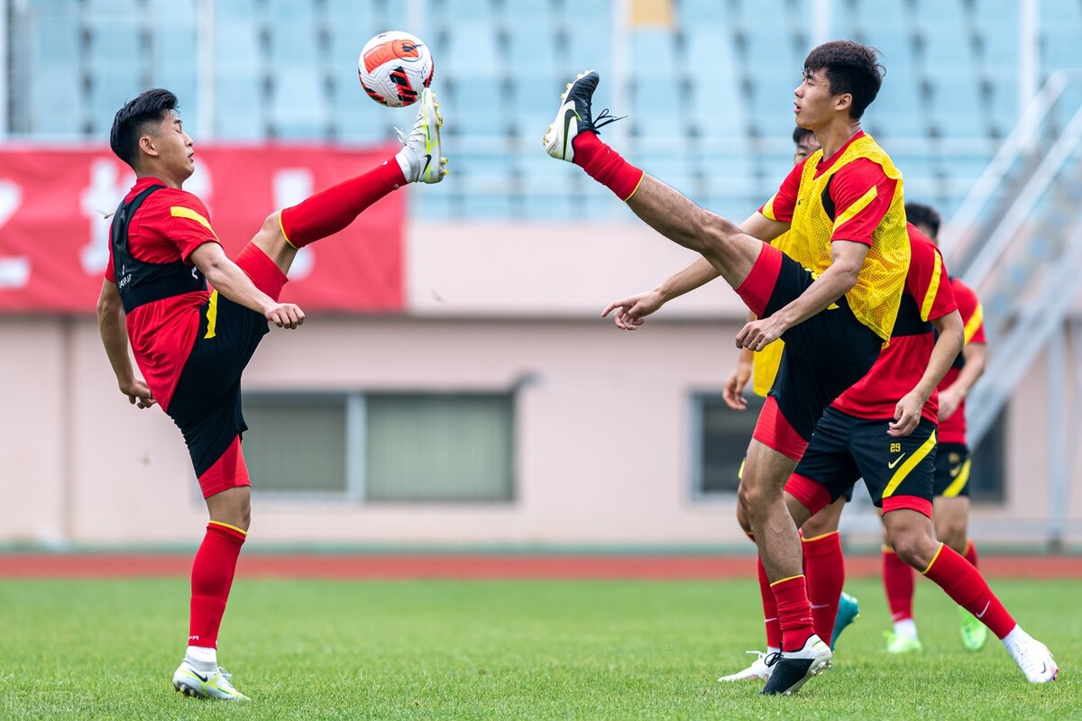 国足首发首战阵容,东亚杯蒋光太和戴伟浚