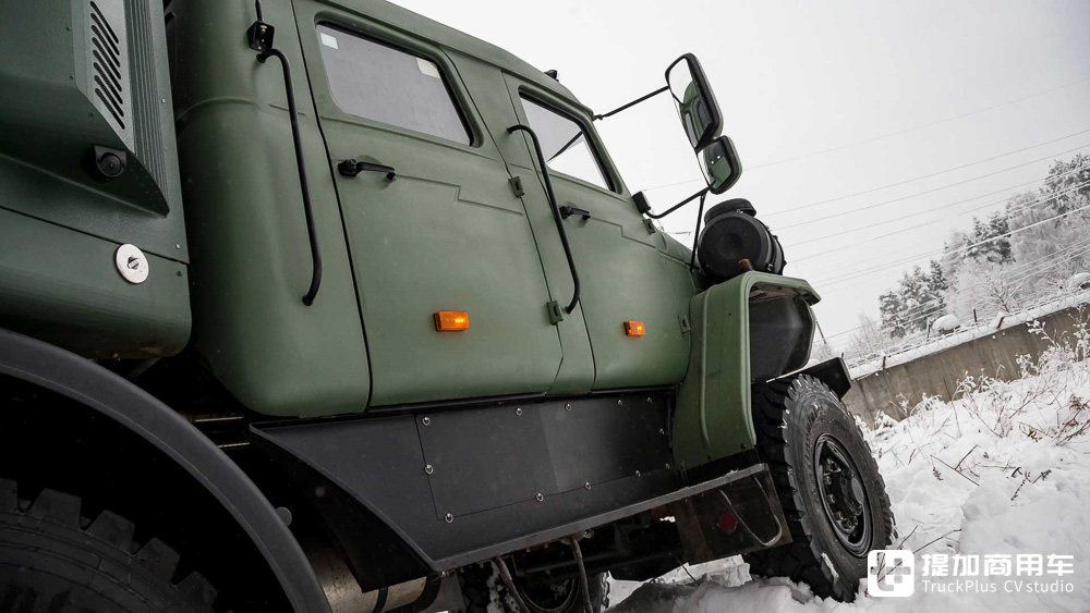乌拉尔4320军用卡车穿越西伯利亚,遥控乌拉尔4320型6x6越野卡车