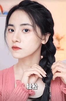 今年别再披头散发了三款减龄发型,秋冬季更适合有氛围感的发型