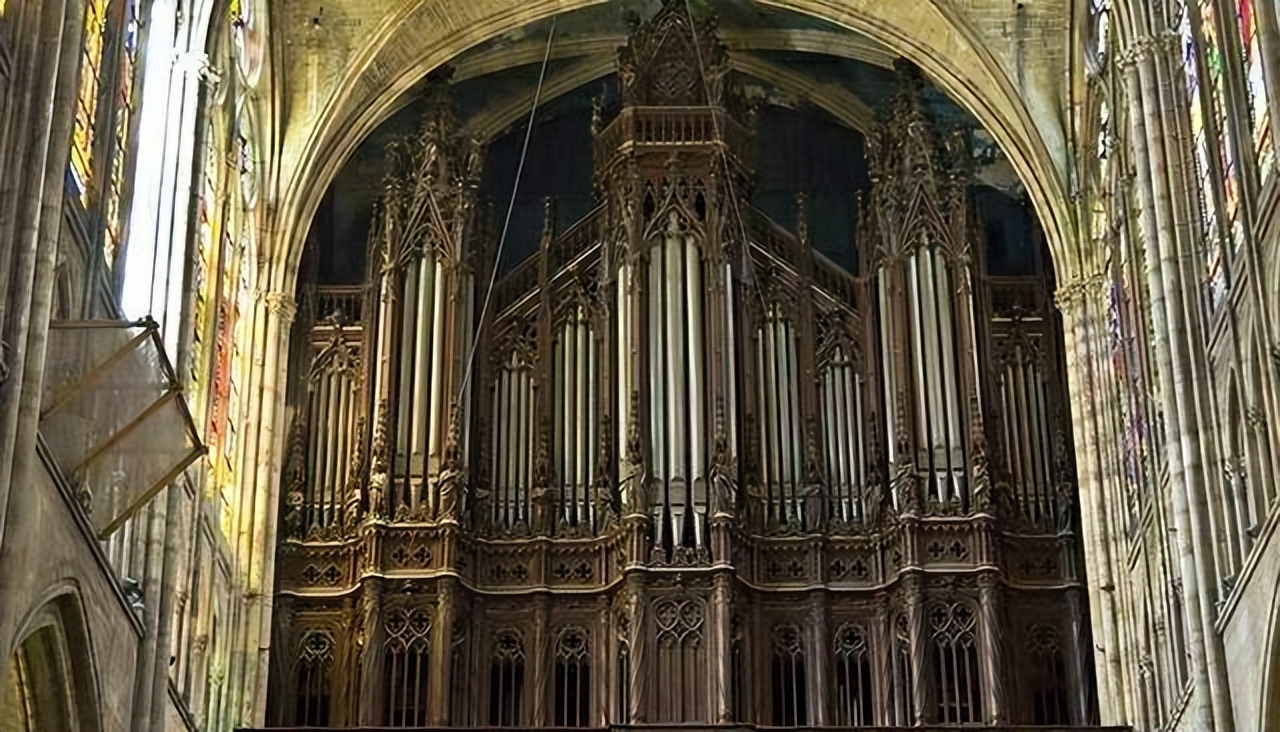 圣德尼教堂为什么建尖顶,圣德尼教堂意义