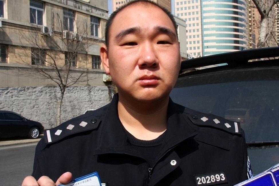 大连2001年打死交警案后来怎样,大连当街打死交警凶手怎么判的