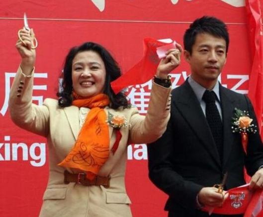 张兰为何落魄到开直播,张兰怎么从一无所有又翻身的