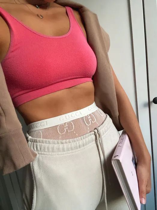 谁说丝袜只能配长靴,谁说丝袜不能配匡威的