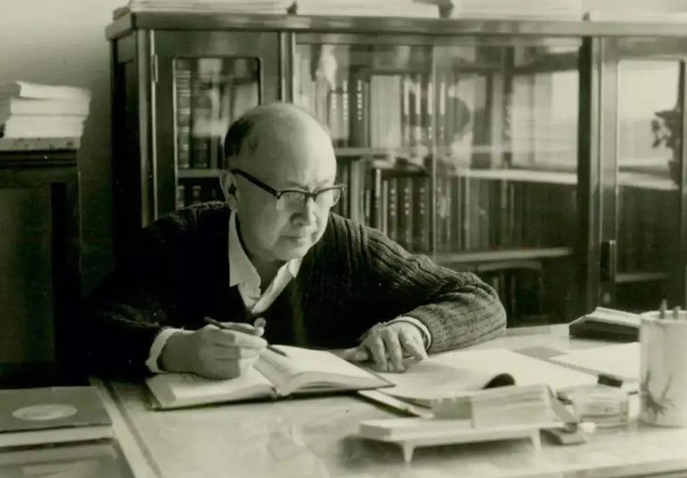 牛顿和霍金还有爱因斯坦谁最聪明,美国天才牛顿德国天才爱因斯坦