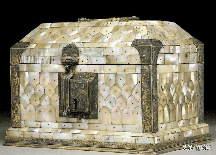 日军罪行照片：攻陷香港后兽性毕露，当场轮番侵犯新婚女明星