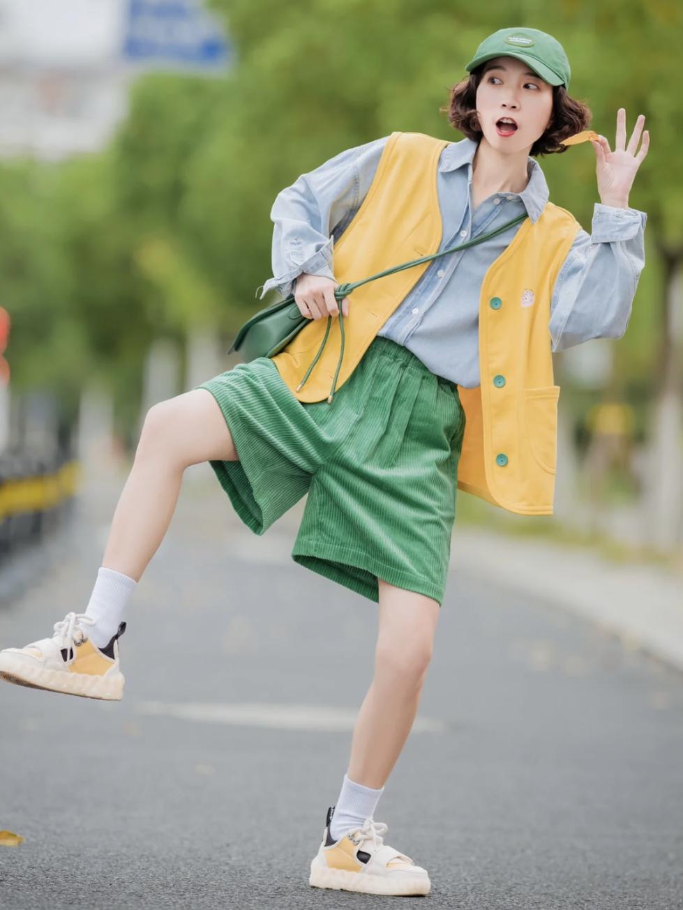 今年最舒服的卫衣搭配,春夏不带帽卫衣怎么搭配才好看