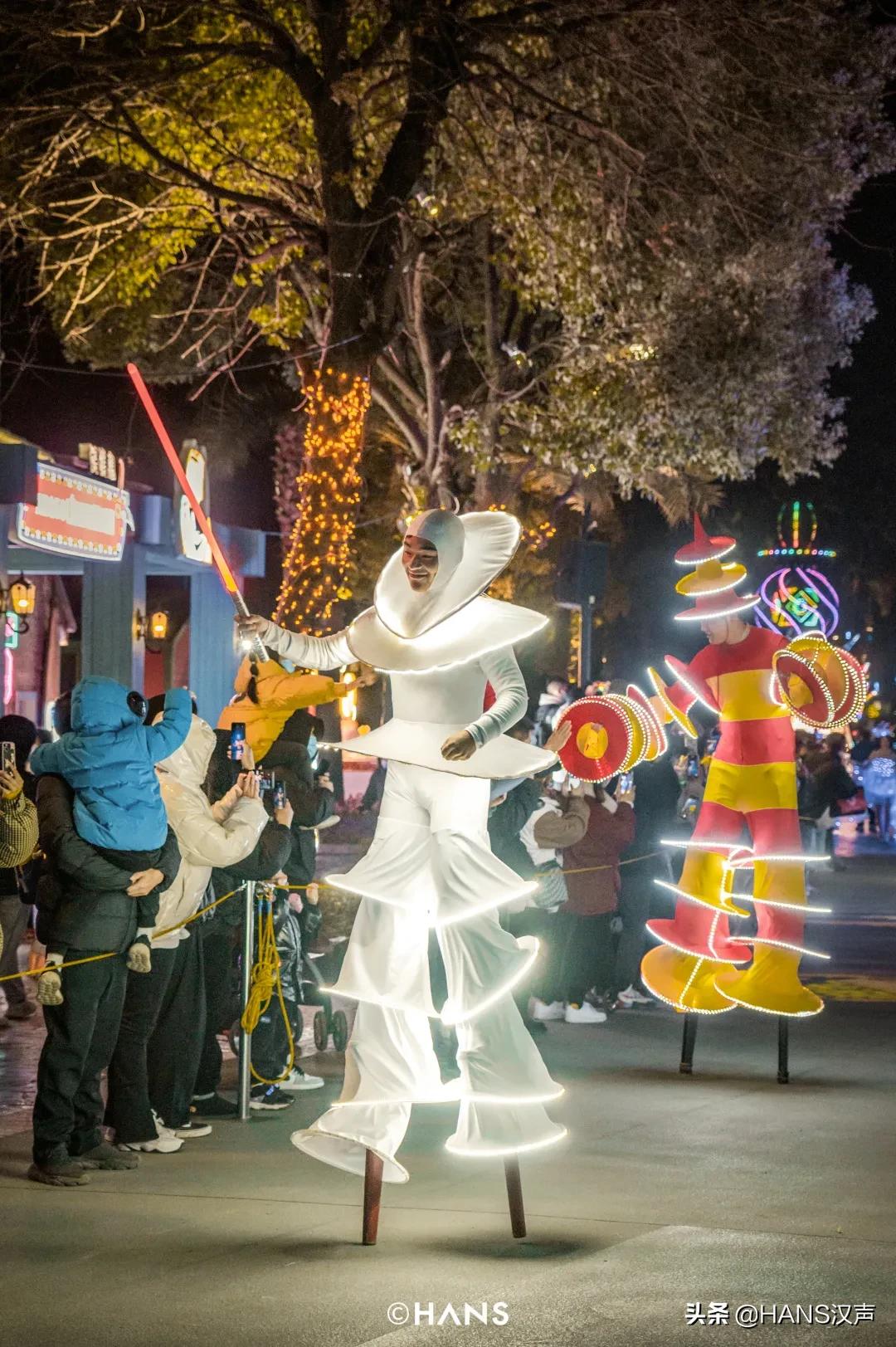 请注意！胖虎出没武汉街头