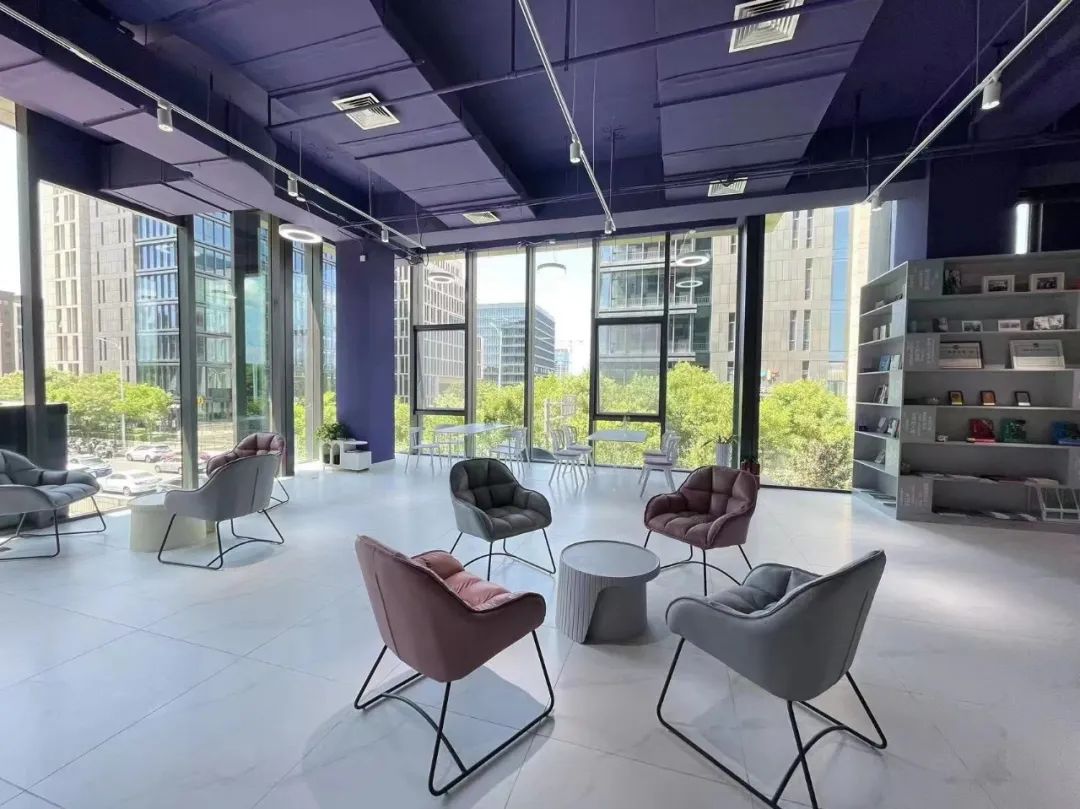 ​1100平方米、万册图书…能源谷首家实体书店落户未来中心