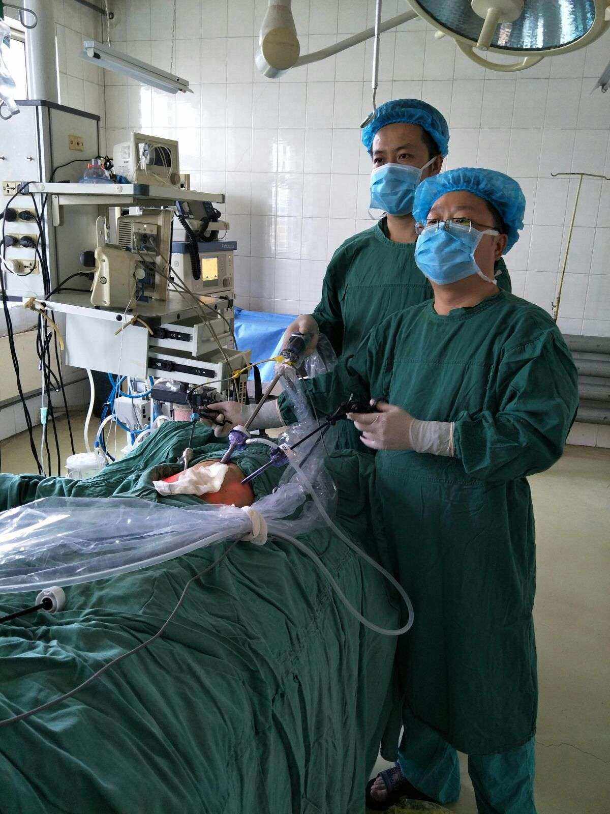 腹腔镜肾切除示意图,腹腔镜肾脏部分切除术